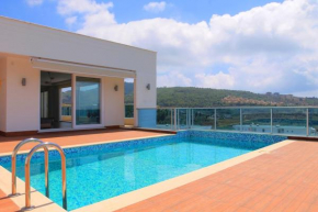 Villa Carlijn met prive-zwembad, veel privacy en panoramisch uitzicht op zee, op luxe resort